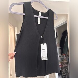 ALO black top, SO SOFT- NEVER WORN, size XS
